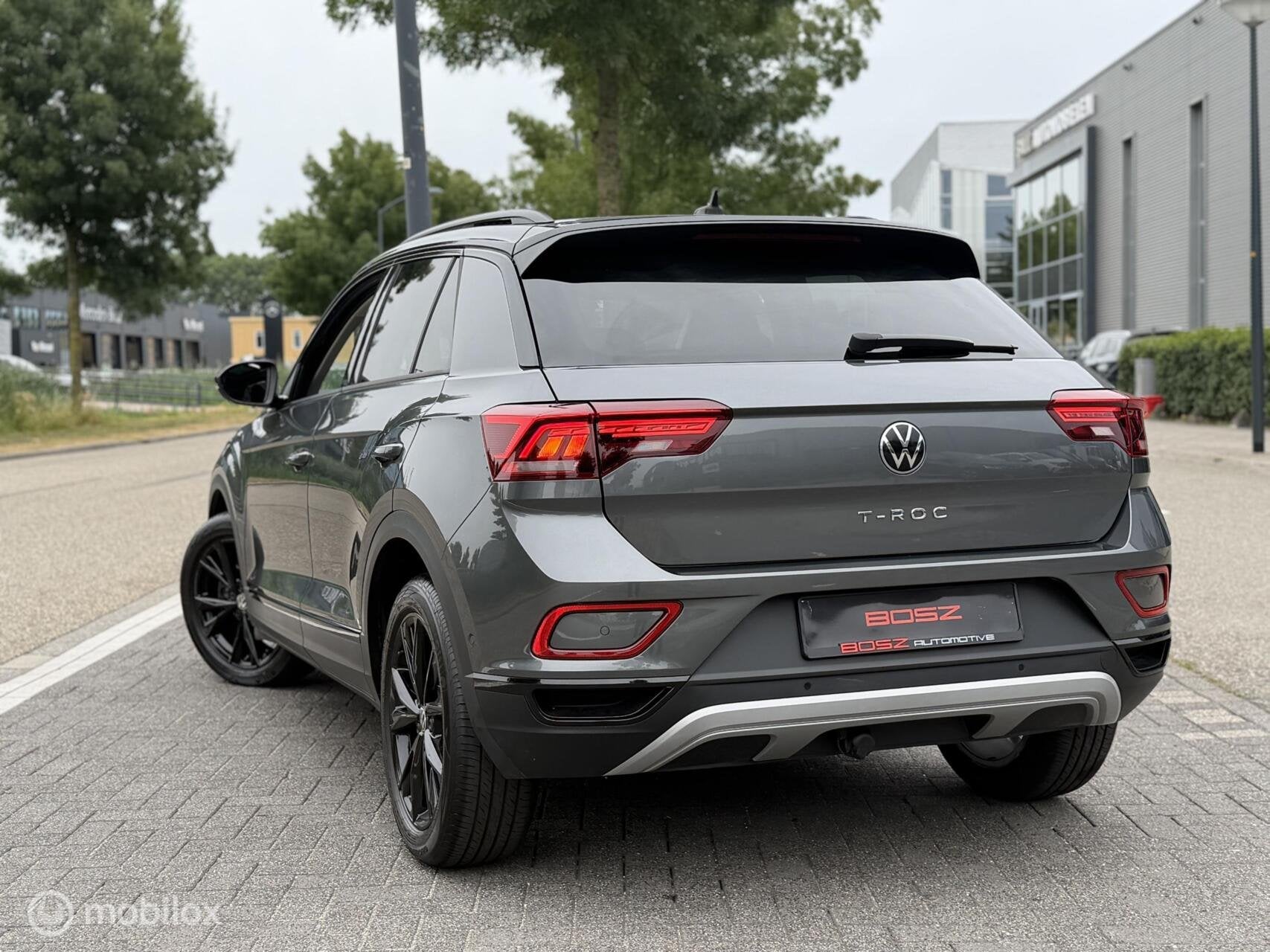 Volkswagen T-Roc 1.5 TSI DSG PANO IQ LANE KEYLESS TREKHAAK, 1498 cc, 4 cilinders, 1245 kg, Bedrijf