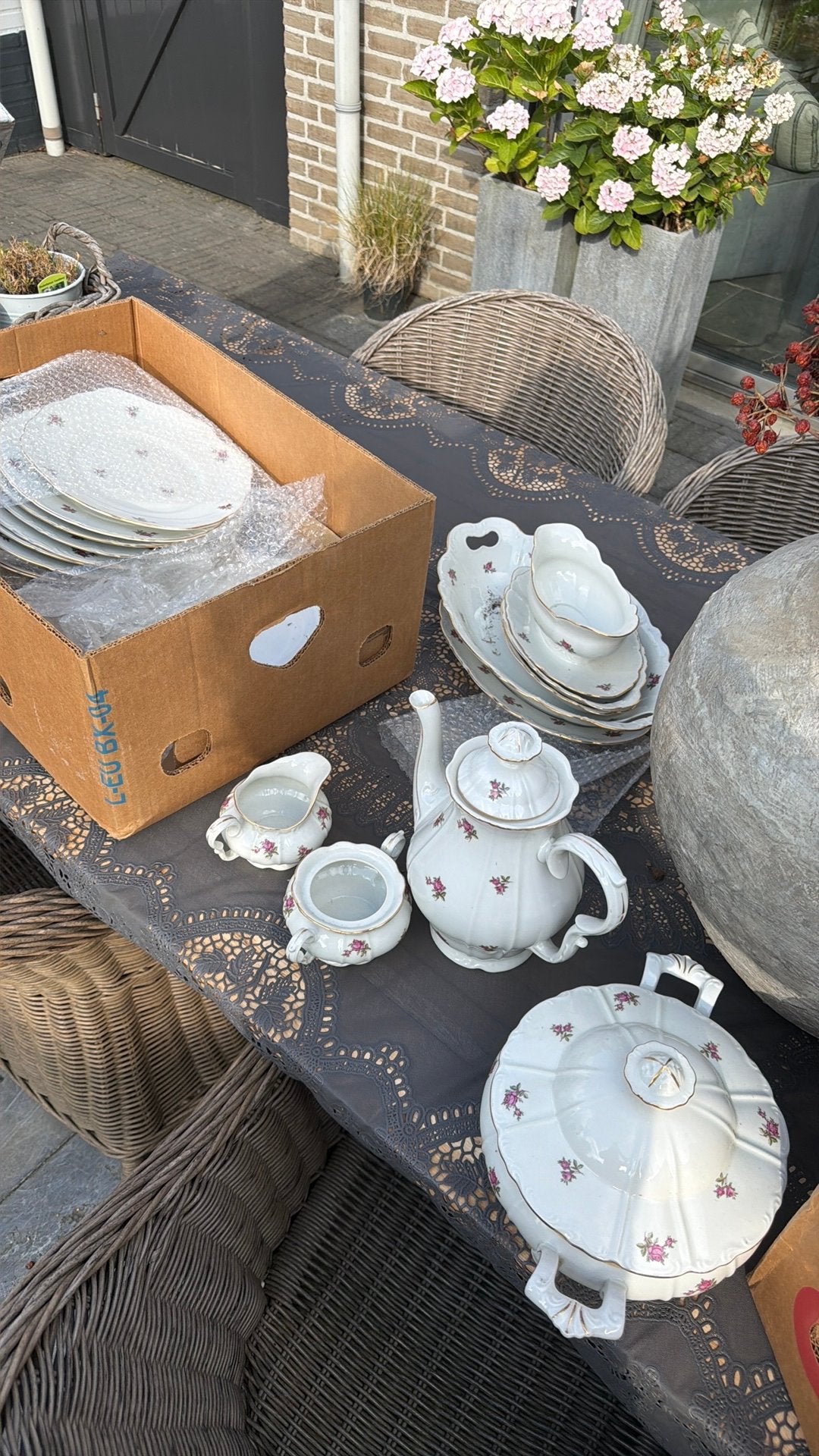 Bloementjes servies, Ophalen