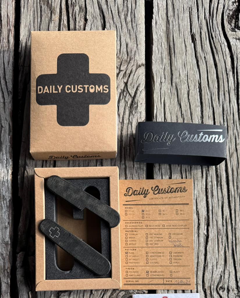 Daily Customs micarta scales voir 91.2 Victorinox, Ophalen of Verzenden, Zo goed als nieuw