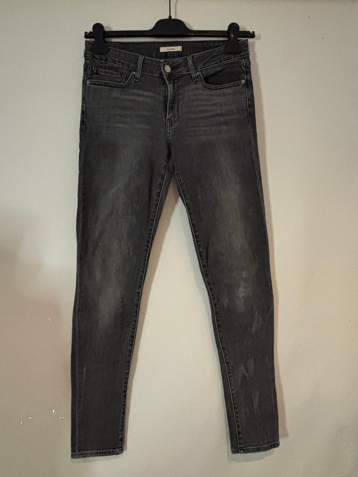 Levi’s grijze jeans 711 maat 27, Kleding | Dames, Ophalen of Verzenden, Zo goed als nieuw, Grijs, W27 (confectie 34) of kleiner