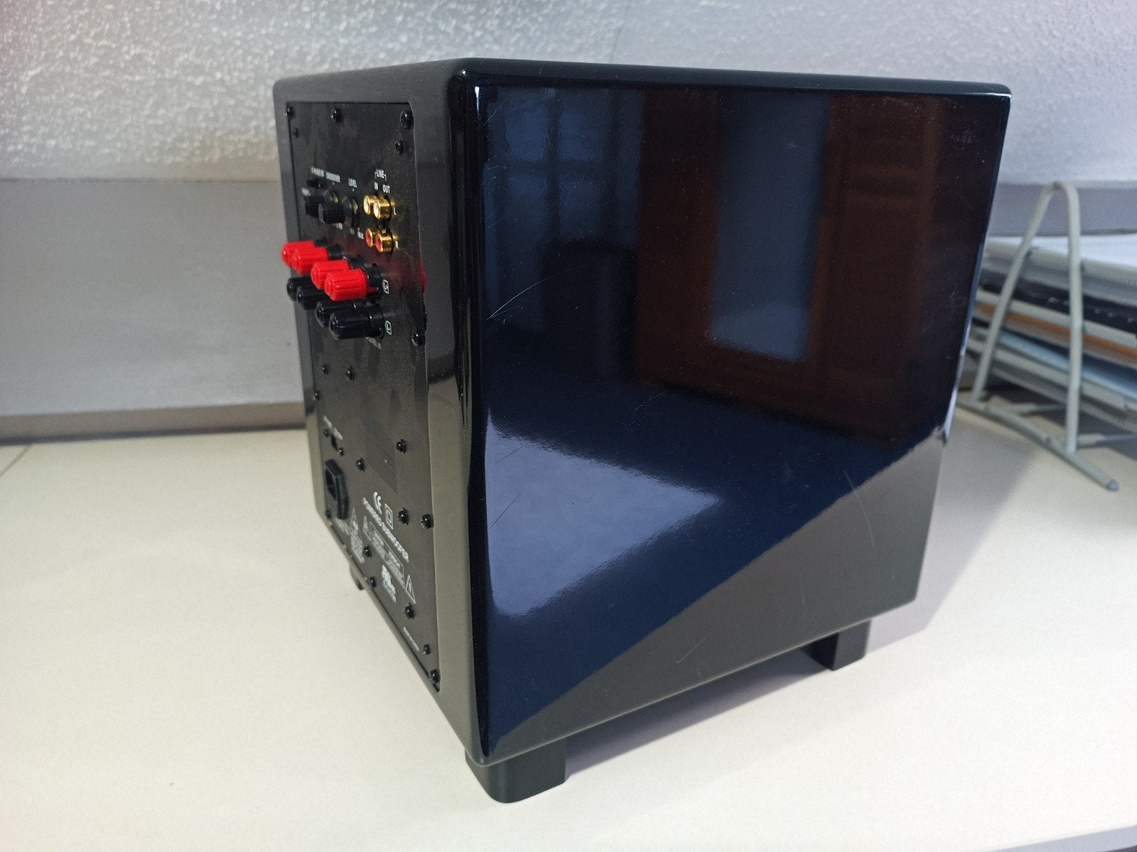 Zwarte subwoofer - van final, Subwoofer, Zo goed als nieuw, Geschikt voor surround/home cinema, Ophalen