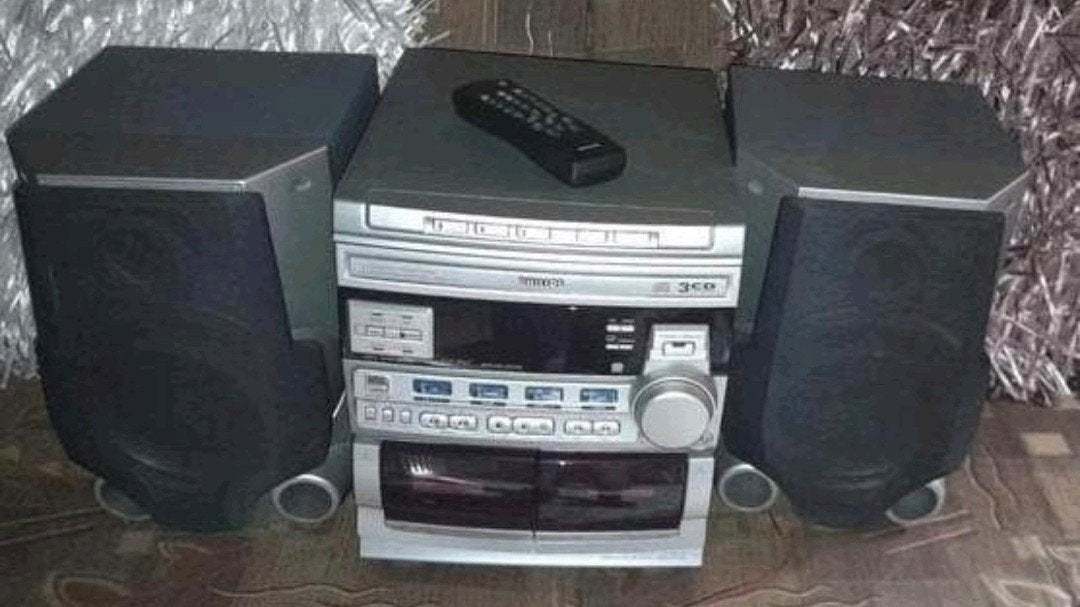Philips Stereo (Kapot) .alleen de radio werkt., Audio, Tv en Foto, Stereo-sets, Ophalen of Verzenden, Cassettedeck, Philips