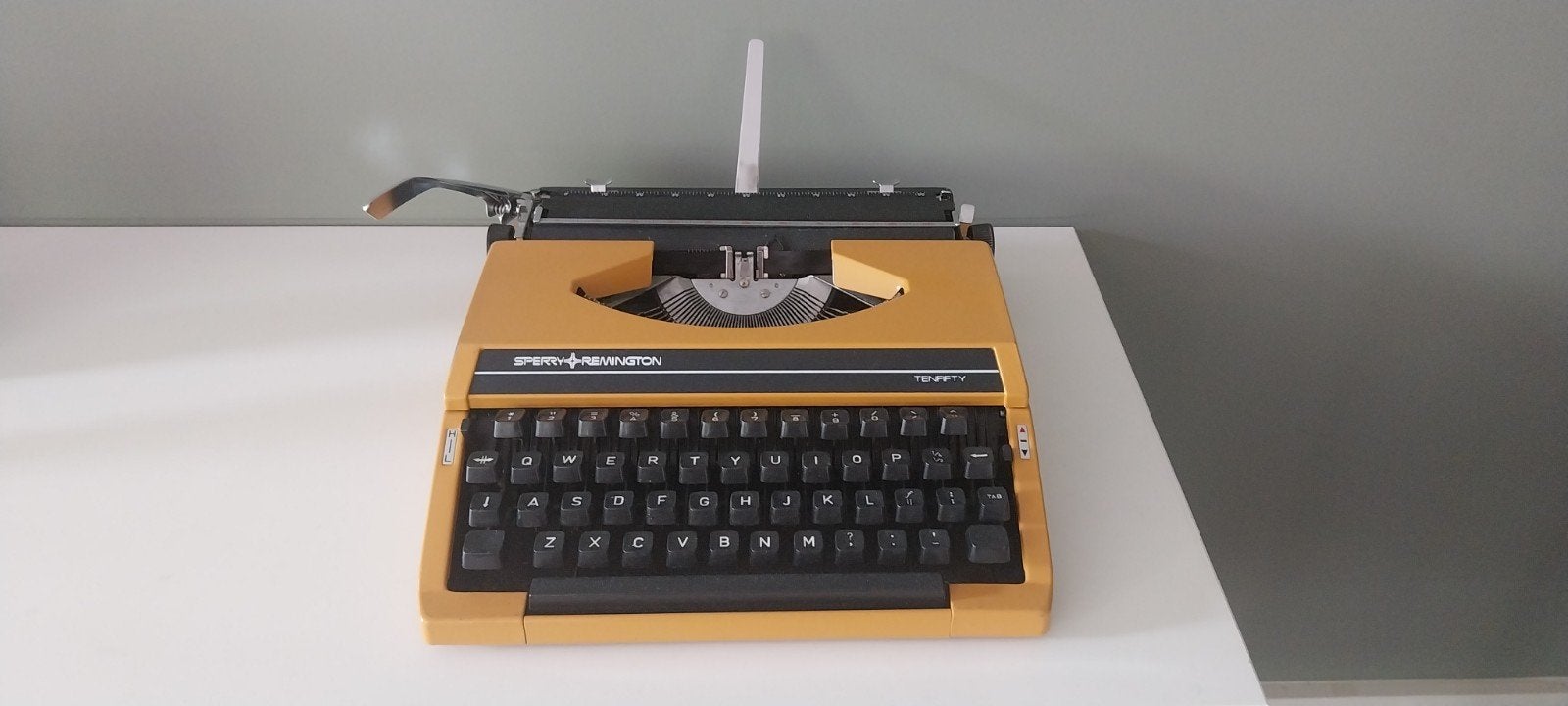 Vintage Sperry Remington Tenfifty typemachine, Diversen, Typemachines, Ophalen, Zo goed als nieuw