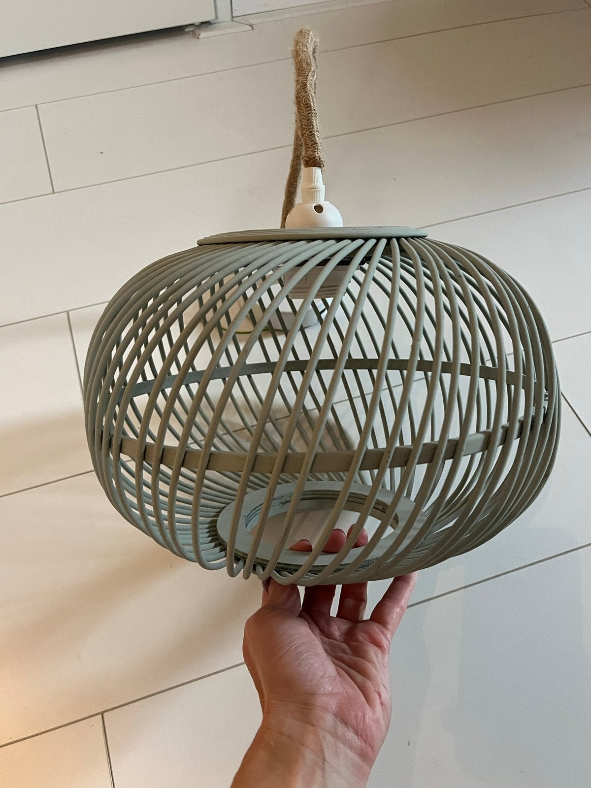 Moderne hanglamp met rotan look - Groengrijs, Ophalen, Zo goed als nieuw, Kunststof, E27 (groot)