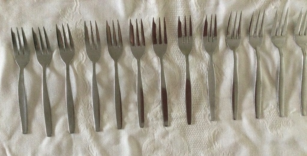 13 gebaksvorkjes dessertlepels kleine lepels.  Merk: Amefa, Gebaksvork, Los bestek, Ophalen of Verzenden, Zo goed als nieuw