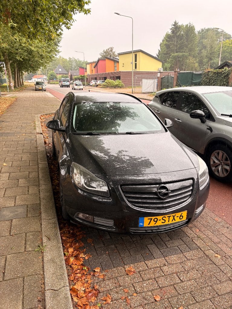 Opel Insignia 1.4 Turbo 103KW Sports Tourer 2011 DEFECT, Auto's, Opel, Zwart, 4 cilinders, Overige bekleding, Zwart