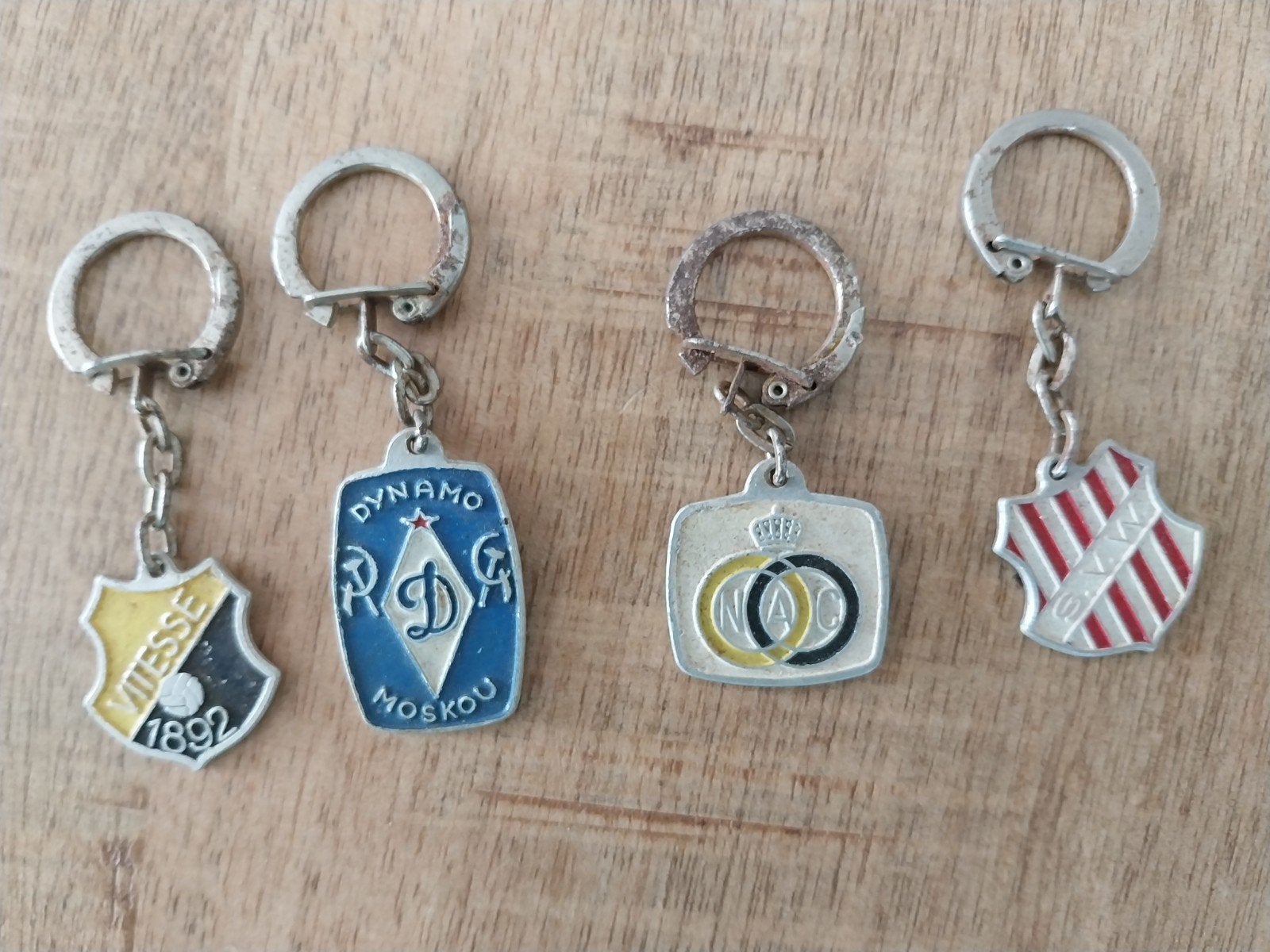 Sleutelhangers Dynamo, NAC, SVW en Vitesse, Verzamelen, Ophalen of Verzenden