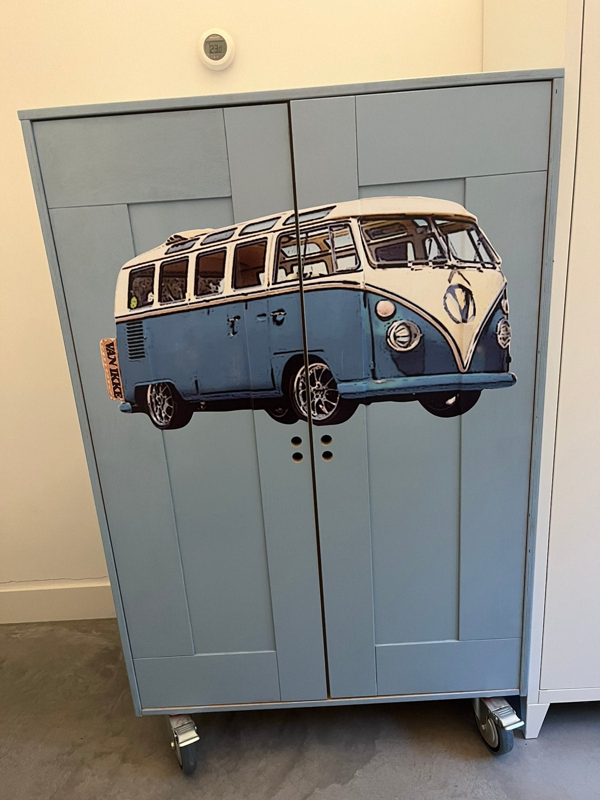 Kinderkast met retro autobusje, Kinderen en Baby's, Kinderkamer | Commodes en Kasten, Ophalen, Gebruikt, Kast, 50 tot 70 cm