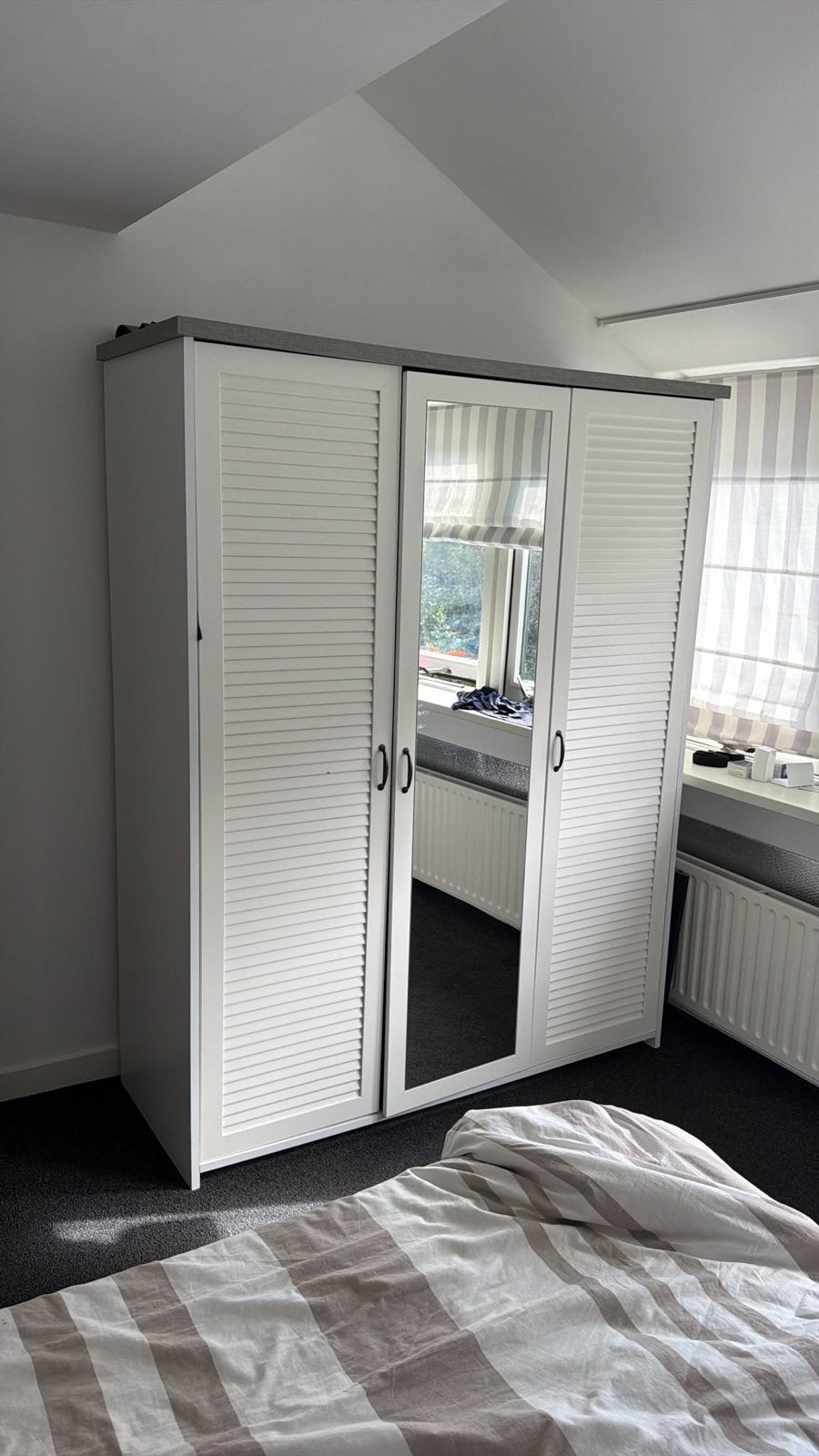Witte kledingkast met spiegel en louvredeuren, Gebruikt, 200 cm of meer, 150 tot 200 cm, Ophalen of Verzenden