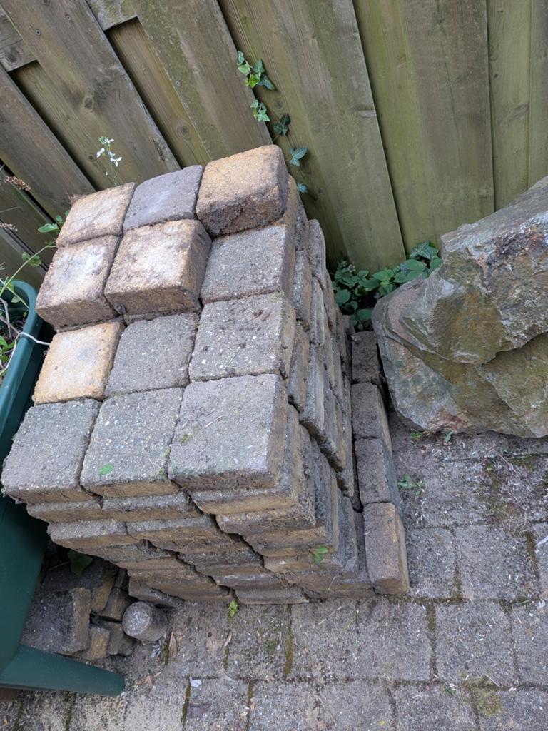 Gebruikte betonnen klinkers voor tuin of oprit, Tuin en Terras, Ophalen, Gebruikt, Klinkers, Minder dan 5 m²