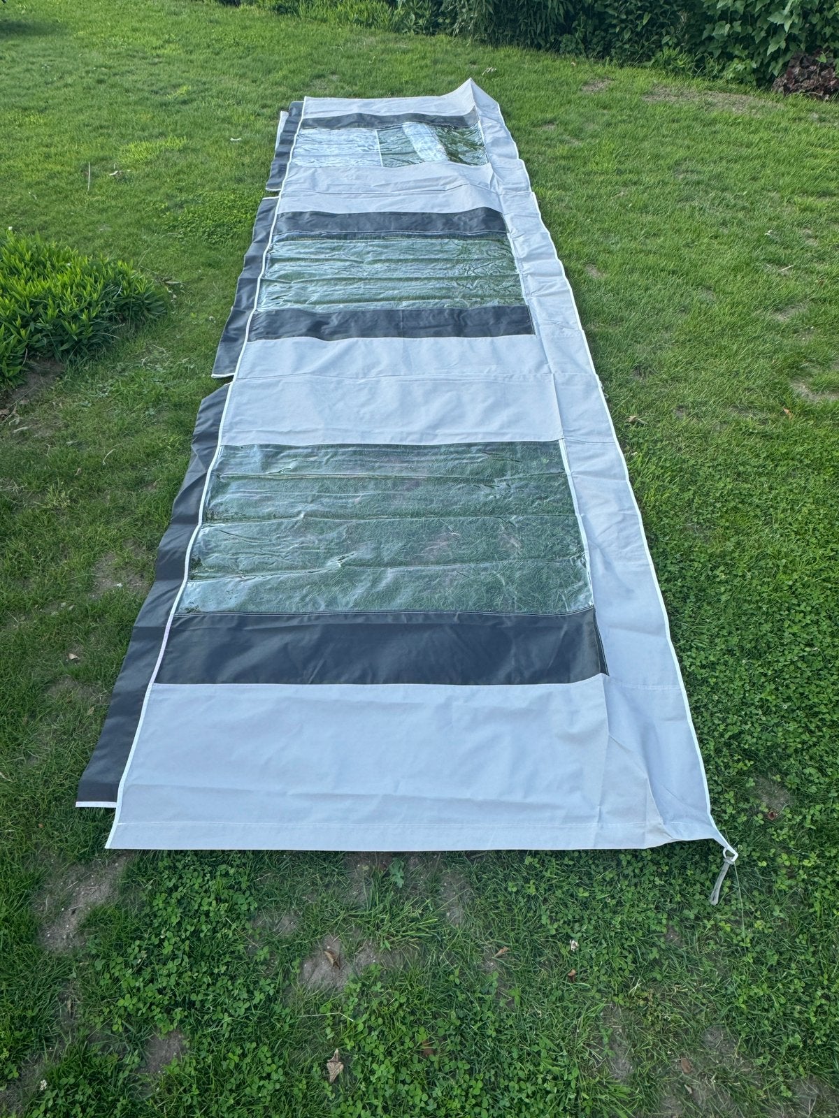 MOET WEG: Windscherm 5m x 1,20m met ramen, Ophalen, Nieuw
