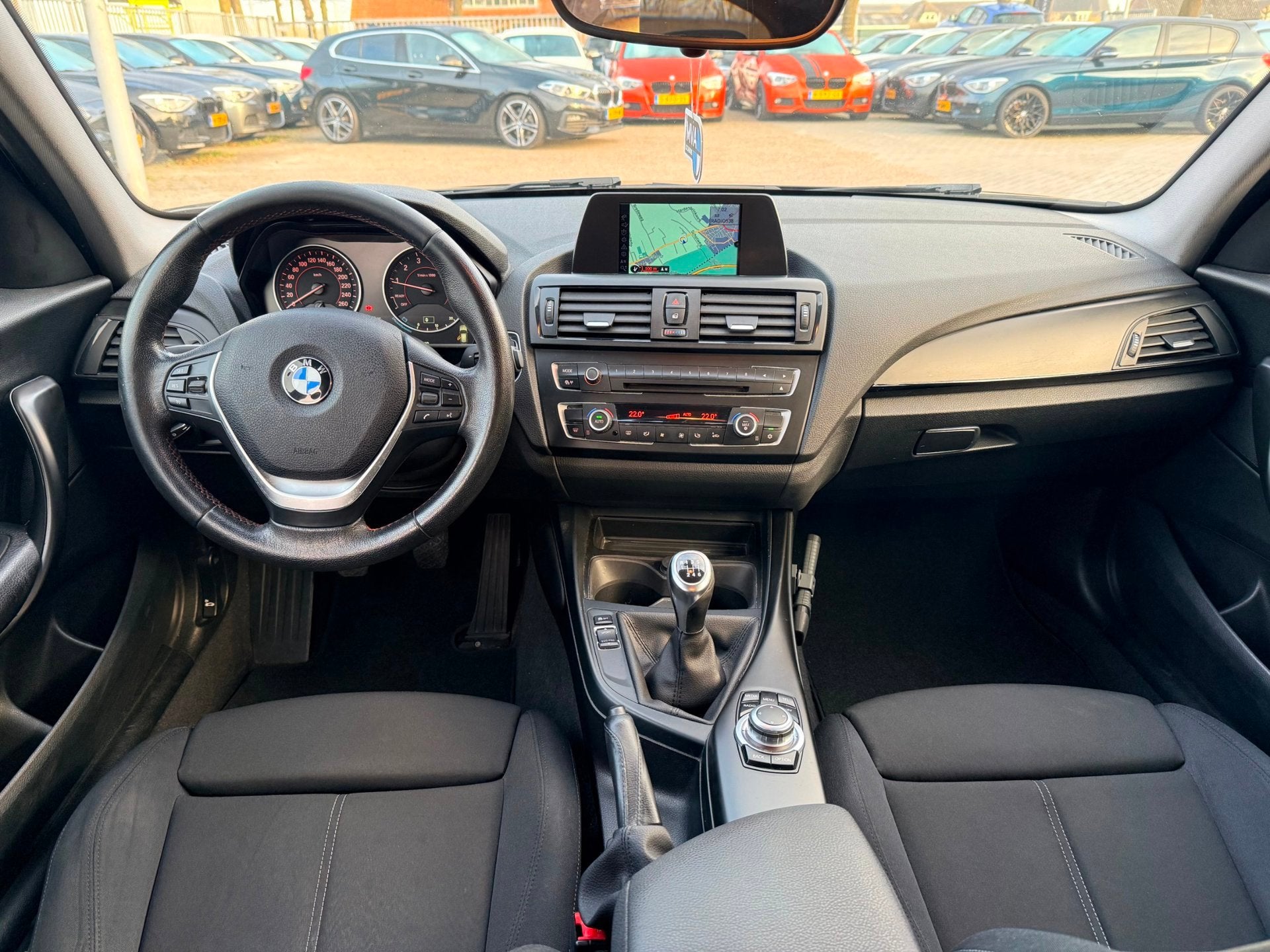BMW 1-serie 114i EDE Corporate Lease Edition Sport|Nieuwe Ke, Auto's, 1-Serie, Gebruikt, 4 cilinders, Zwart