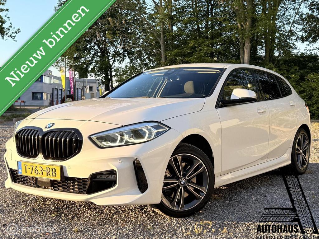 BMW 1-serie 118i M Sport |2022|, Auto's, Gebruikt, 4 cilinders, Wit, Leder