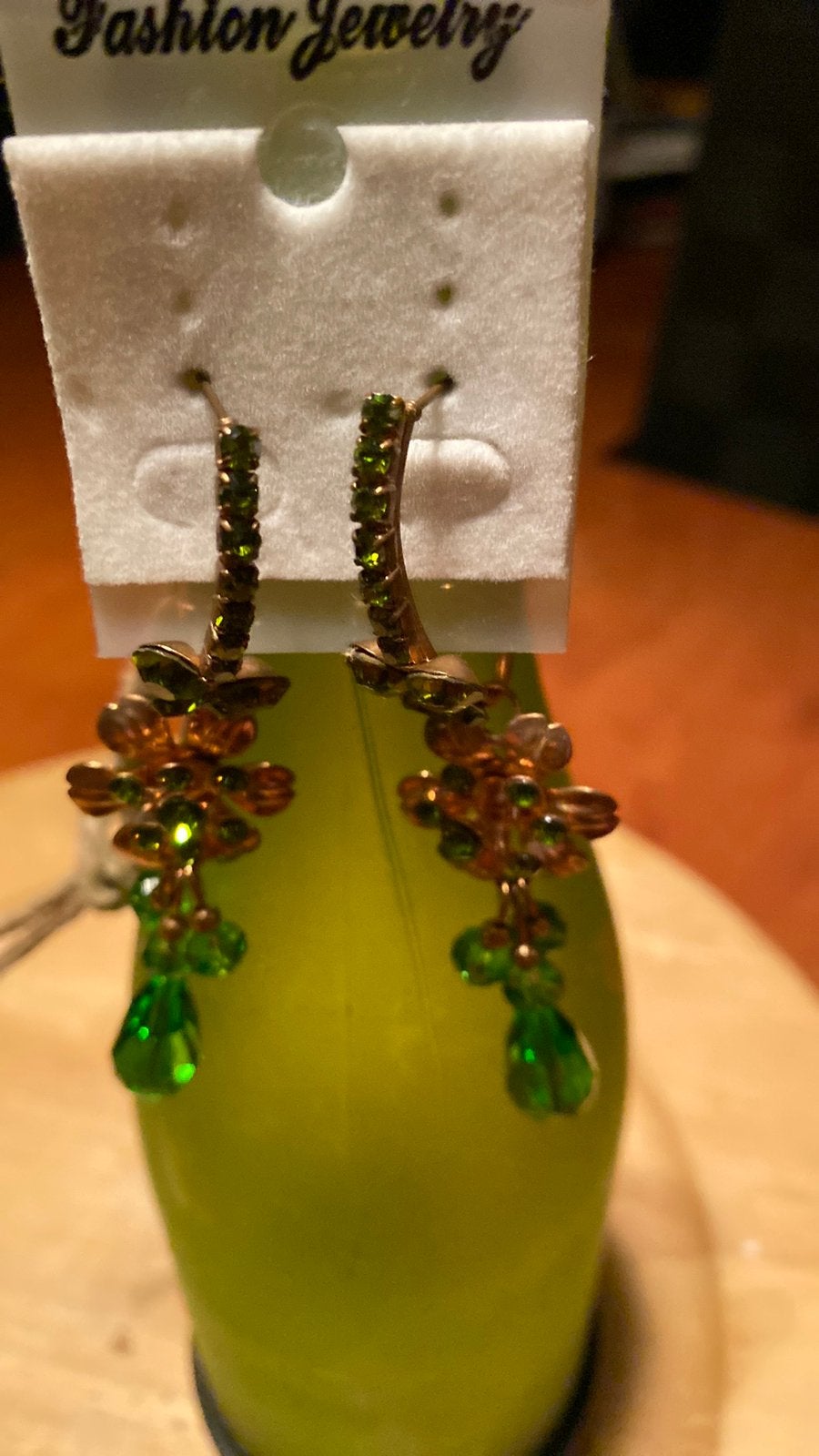Mooie hangende oorbellen groen met goud, Sieraden, Tassen en Uiterlijk, Oorbellen, Ophalen of Verzenden, Nieuw, Groen, Overige materialen