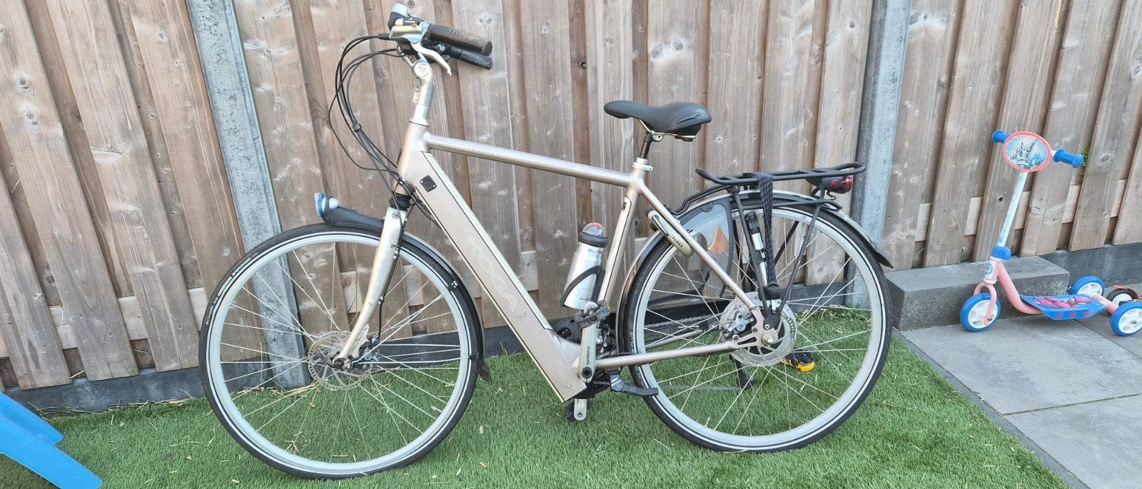 Elektrische fiets zonder oplader - Mag zo mee!, Fietsen en Brommers, Elektrische fietsen, Ophalen, Gebruikt