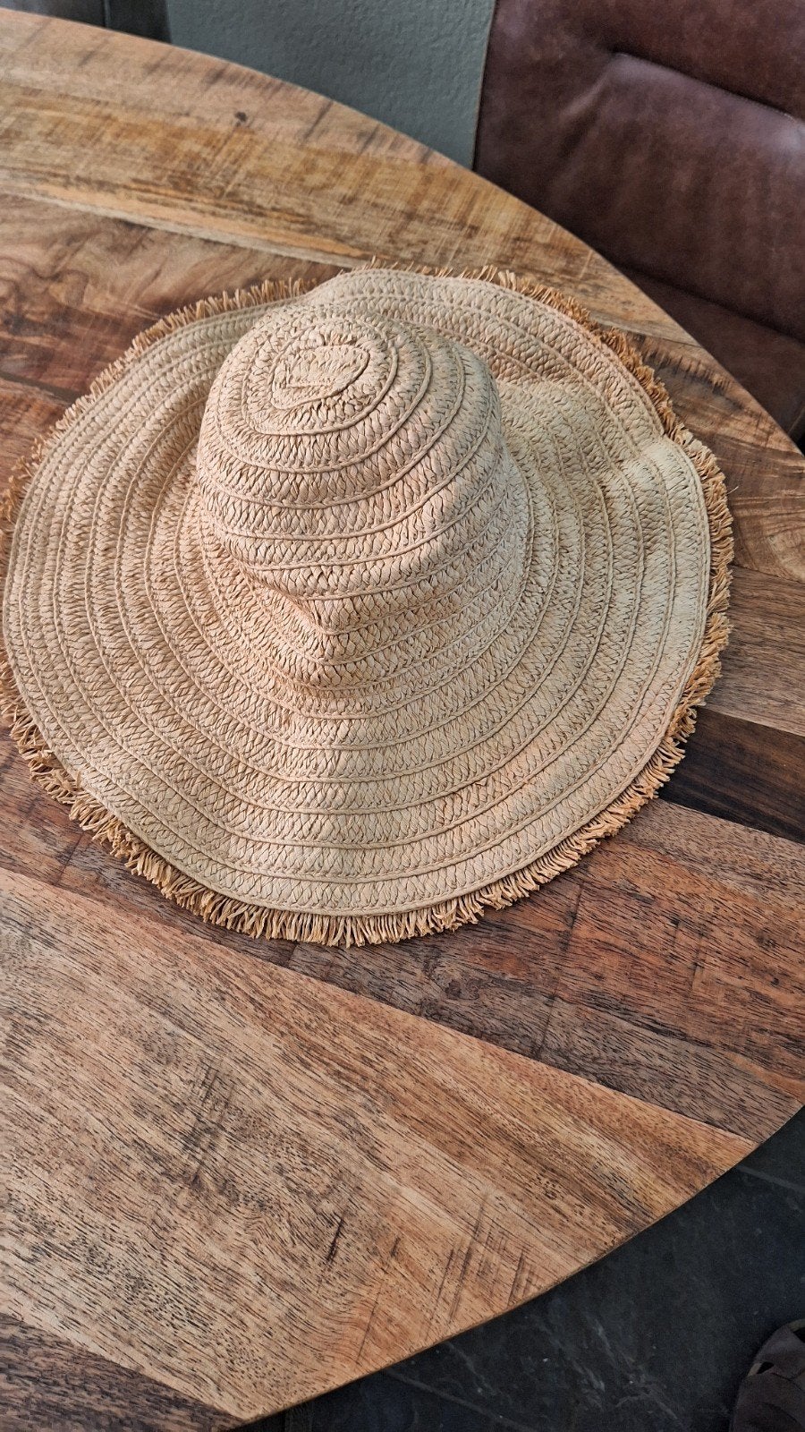 Ibiza stijl strohoed met gerafelde rand, Kleding | Dames, Hoeden en Petten, Primark, Hoed, Zo goed als nieuw, One size fits all