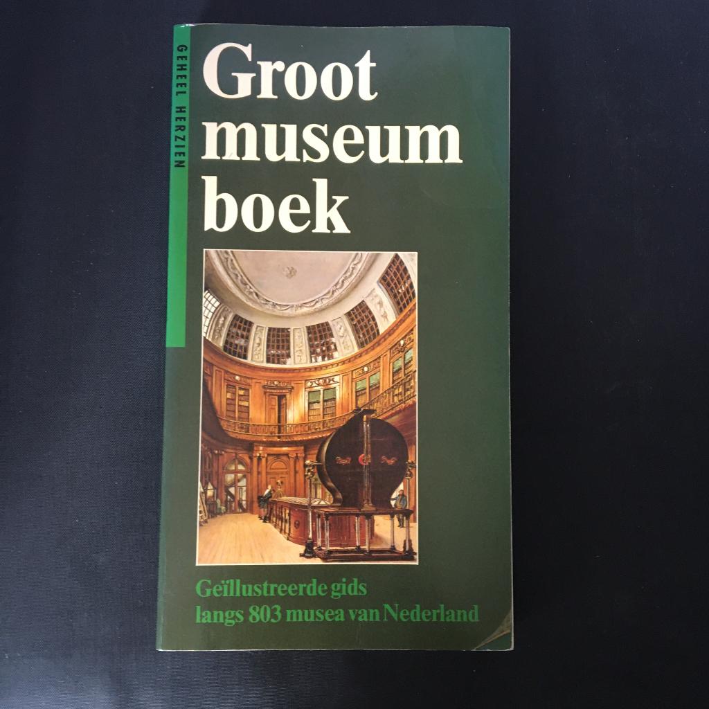 Groot museum boek, Boeken, Overige Boeken, Gelezen, Ophalen of Verzenden