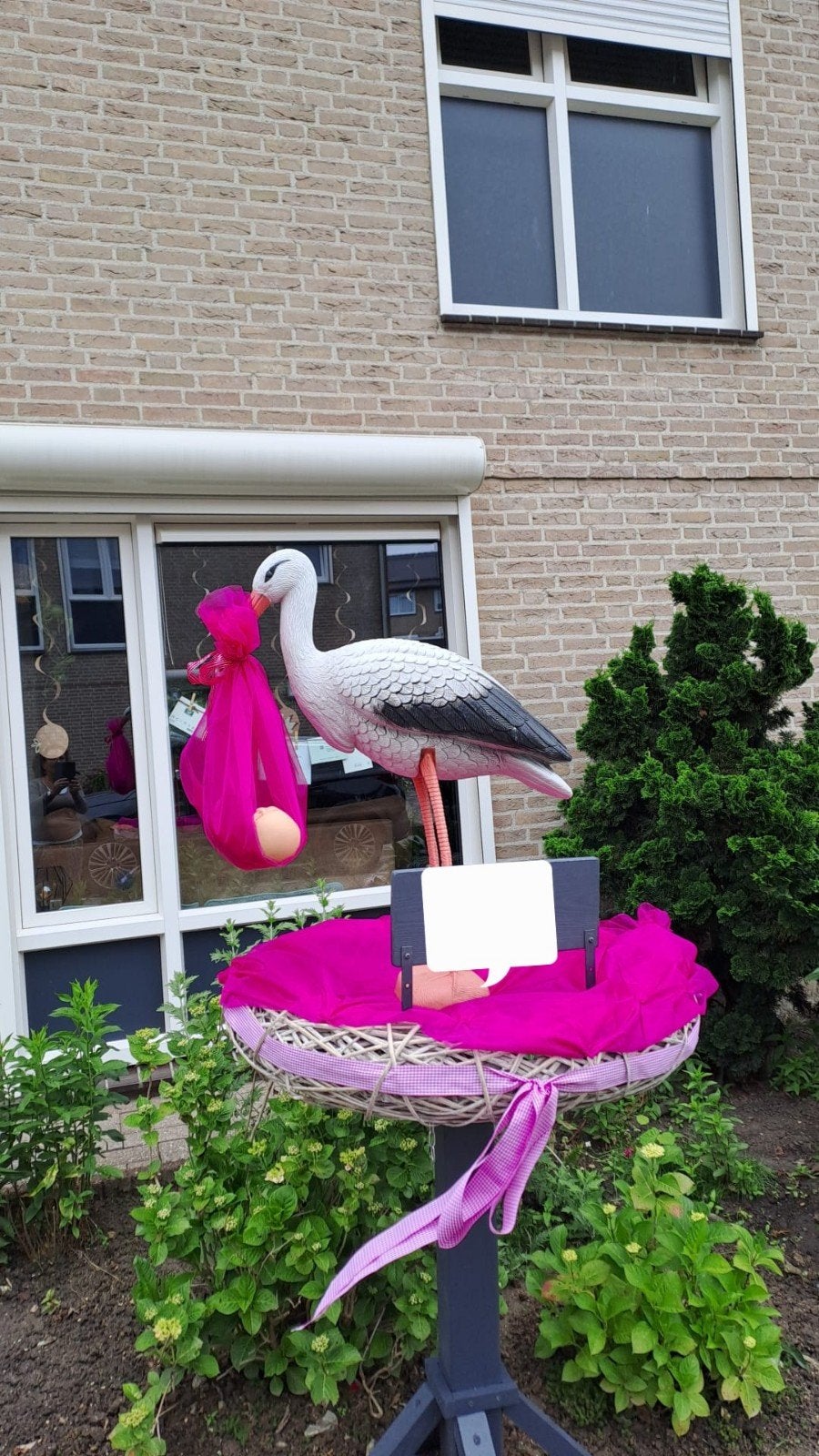 Ooievaarsnest met bordje voor baby' s naam en baby pop., Kinderen en Baby's, Kraamcadeaus en Geboorteborden, Ophalen, Zo goed als nieuw