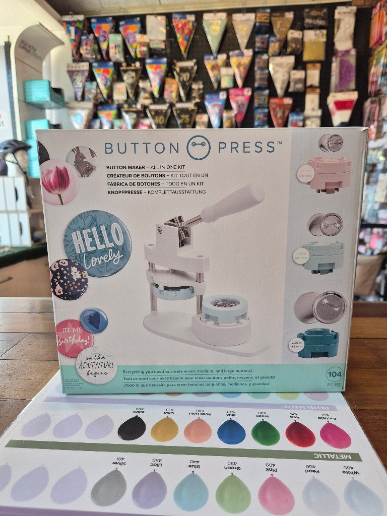 Button Press We R Memory Makers, Hobby en Vrije tijd, Knutselen, Ophalen, Gereedschap of Toebehoren, Zo goed als nieuw, Overige materialen