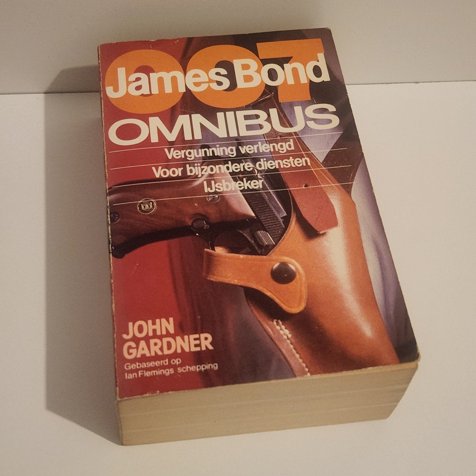 James Bond 007 Omnibus, Gelezen, Ophalen of Verzenden, Nederland, John gardner