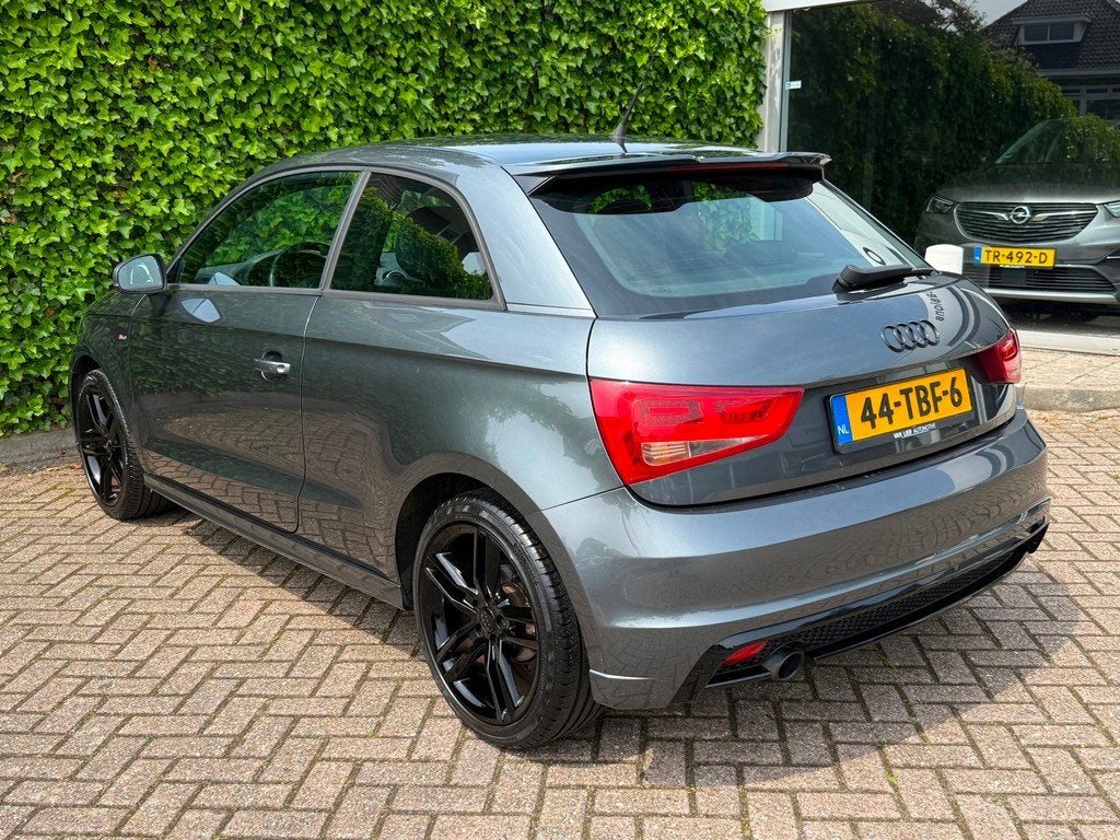 Audi A1 1.2 TFSI Pro Line S | Nap | Cruise | Navi | Leder, Auto's, Audi, Voorwielaandrijving, Euro 5, 86 pk, Zwart