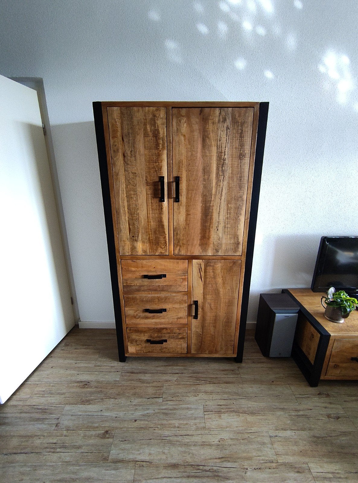 Industriële Kast Mango Hout en Metaal, Ophalen, Zo goed als nieuw