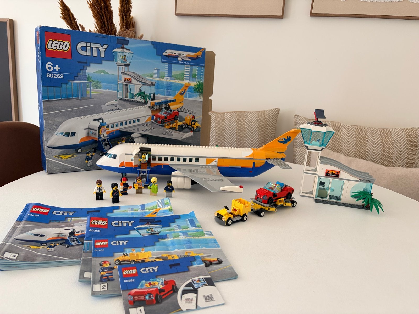 Compleet LEGO City Passagiersvliegtuig 60262 met luchthaven, Verzenden, Zo goed als nieuw, Overige merken