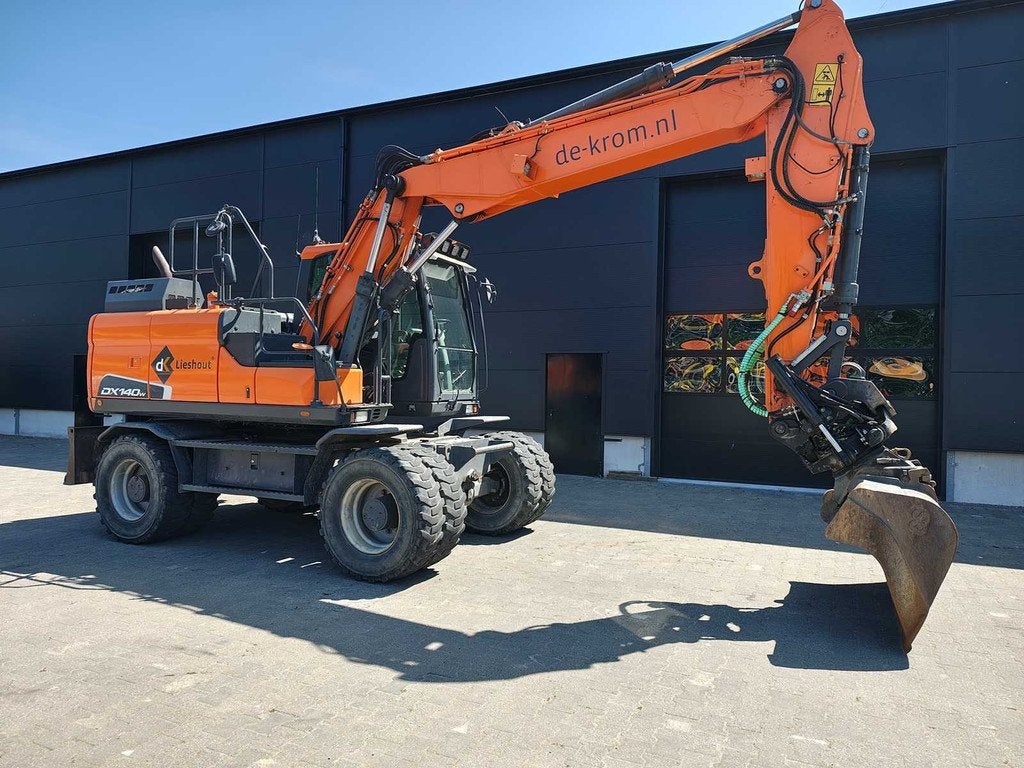 Doosan - 2017 - DX140W-5 - Banden graafmachine, Graafmachine