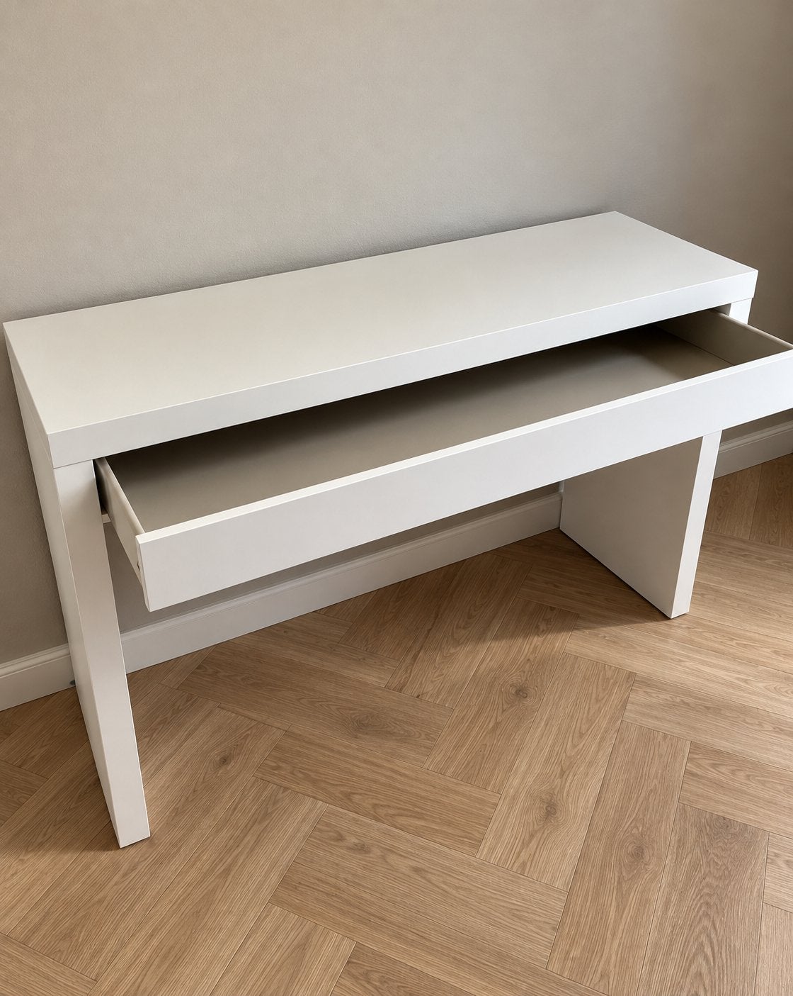 IKEA Malm Toilettafel/Bureau met Glasplaat - Wit, Gebruikt, 100 tot 150 cm, Ophalen of Verzenden, Minder dan 100 cm