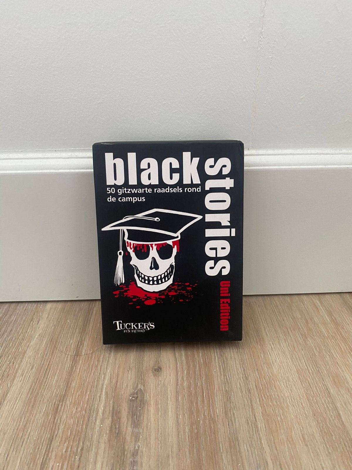 Black stories Uni edition, Ophalen of Verzenden, Zo goed als nieuw, Speelkaart(en)