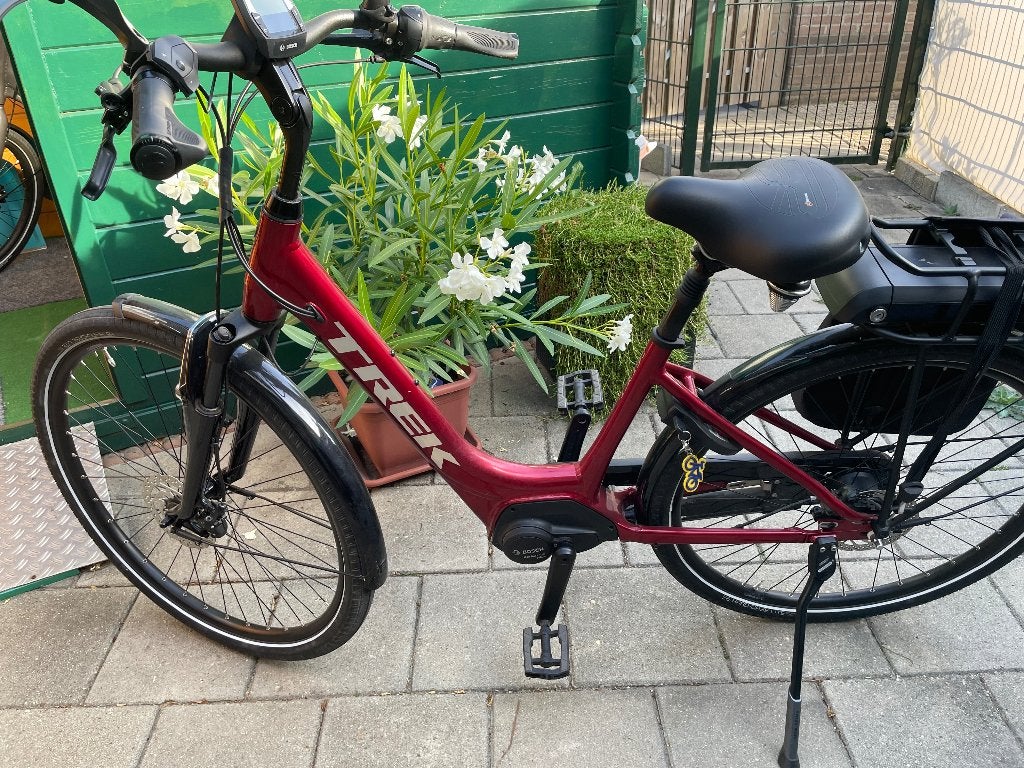 Elektrische damesfiets Trek District+4 Lowstep te koop, Zo goed als nieuw, 47 tot 51 cm, 50 km per accu of meer, Ophalen
