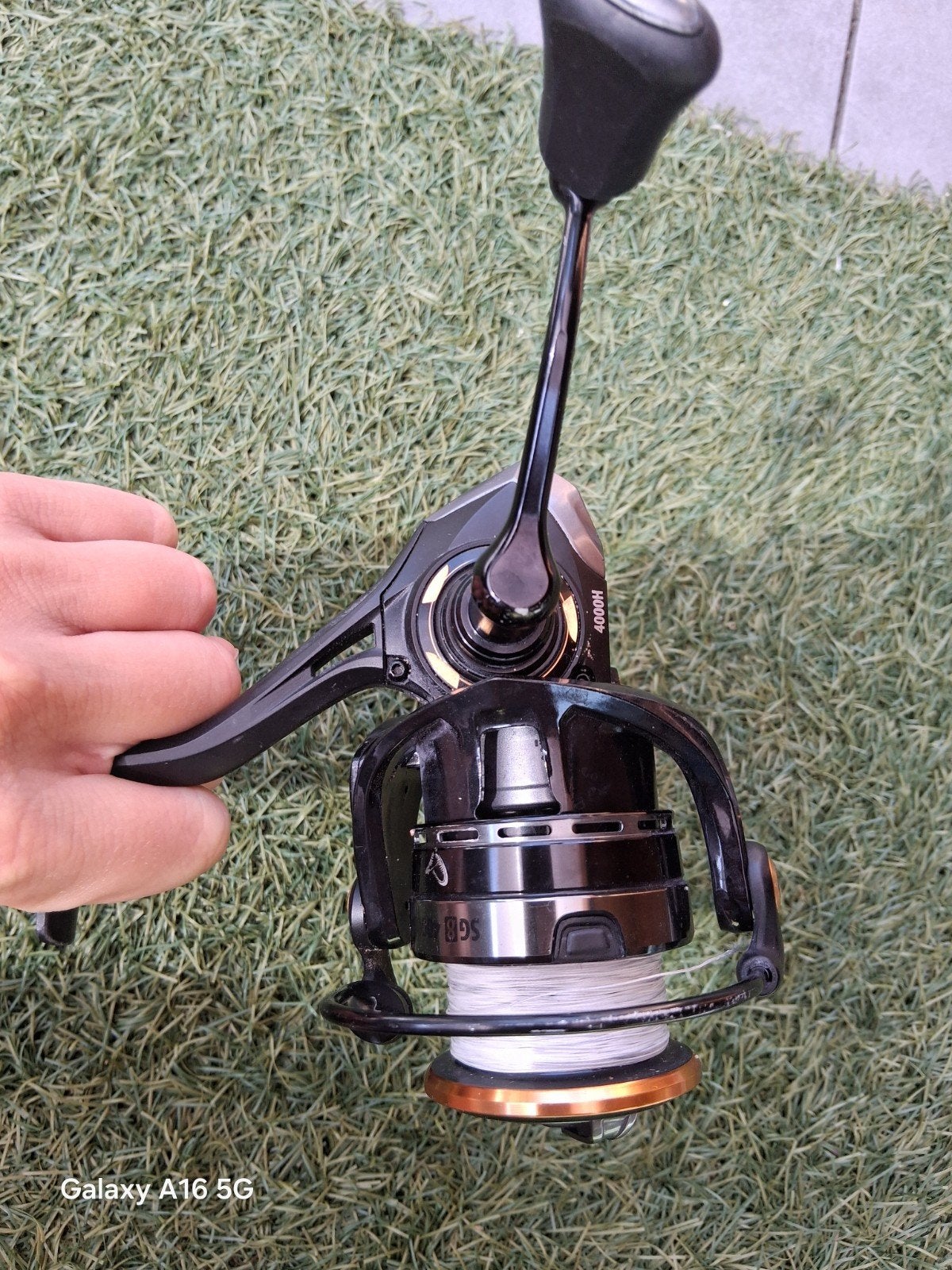 Een mooie savage gear molen met nylon draad., Watersport en Boten, Ophalen of Verzenden, Zo goed als nieuw, Molen