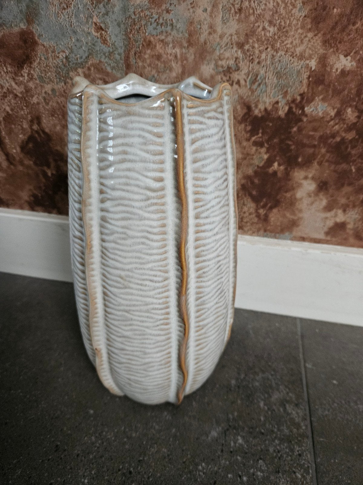 Nieuwe handgemaakte vaas van Daan Kromhout, Beige, Nieuw, Ophalen of Verzenden, Steen/keramiek