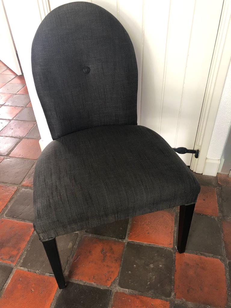 Set van 4 stijlvolle Dièz donkergrijze eetkamerstoelen, Huis en Inrichting, Ophalen, Gebruikt, Vier, Stof