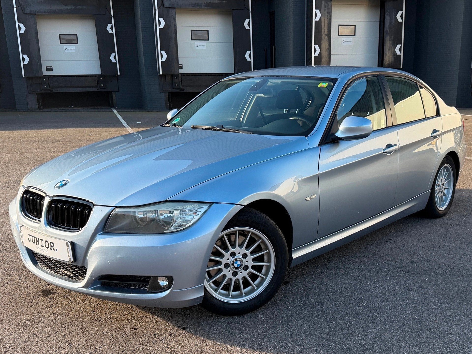 BMW 3-serie 320i Business Line AUTOMAAT/CRUISE/CLIMA/FACELIF, Auto's, Automaat, Euro 5, Zwart, 4 cilinders