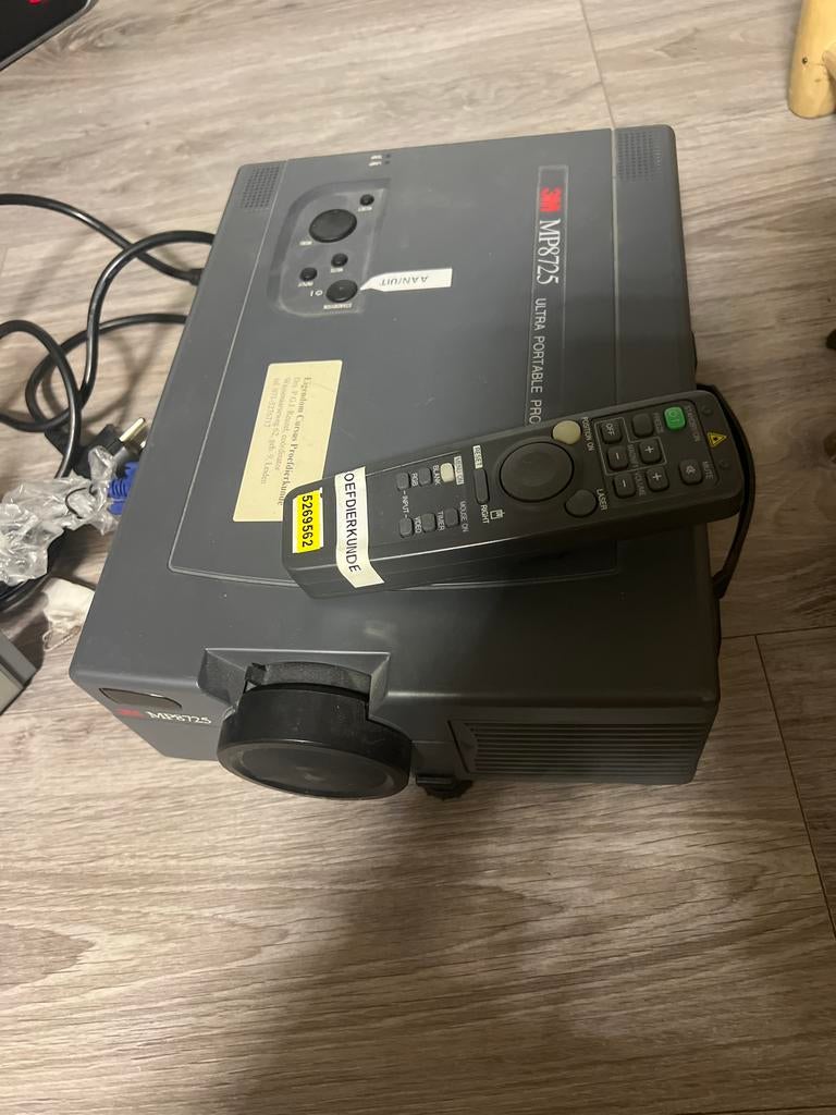 3M MP8725 Ultra Portable Projector met afstandsbediening, Audio, Tv en Foto, Beamers, Ophalen of Verzenden, Zo goed als nieuw