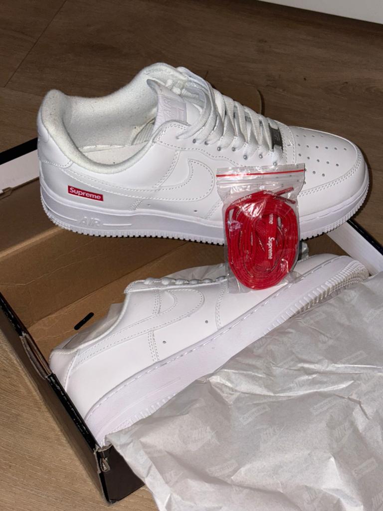 Suprime airforce 1 low white maat 42.5, Sport en Fitness, Basketbal, Ophalen of Verzenden, Zo goed als nieuw, Schoenen