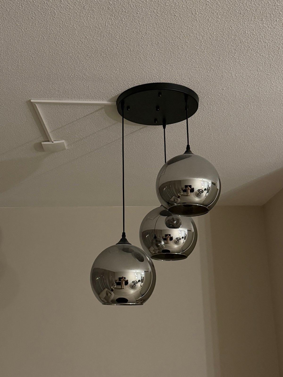 Moderne hanglamp met 3 smoke glazen bollen, Huis en Inrichting, Lampen | Hanglampen, Ophalen, Zo goed als nieuw, Glas, E27 (groot)