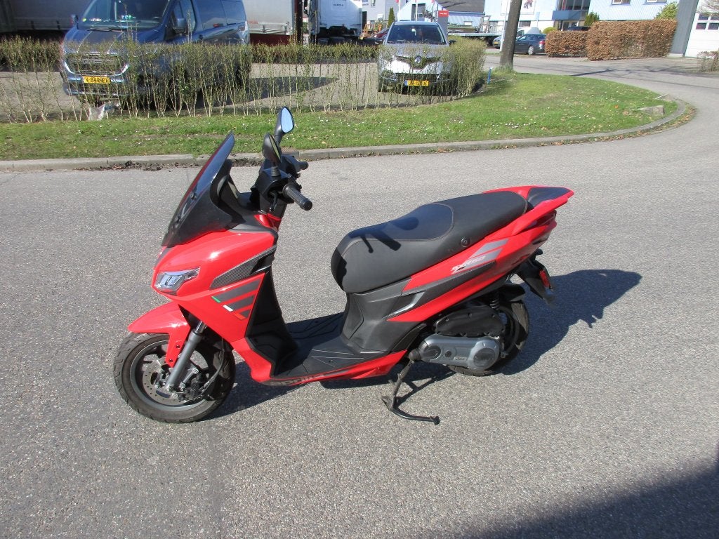 Aprilia SRX  uit 2025 schade en kras vrij, Overige modellen, Aprilia, Maximaal 45 km/u, Onbekend