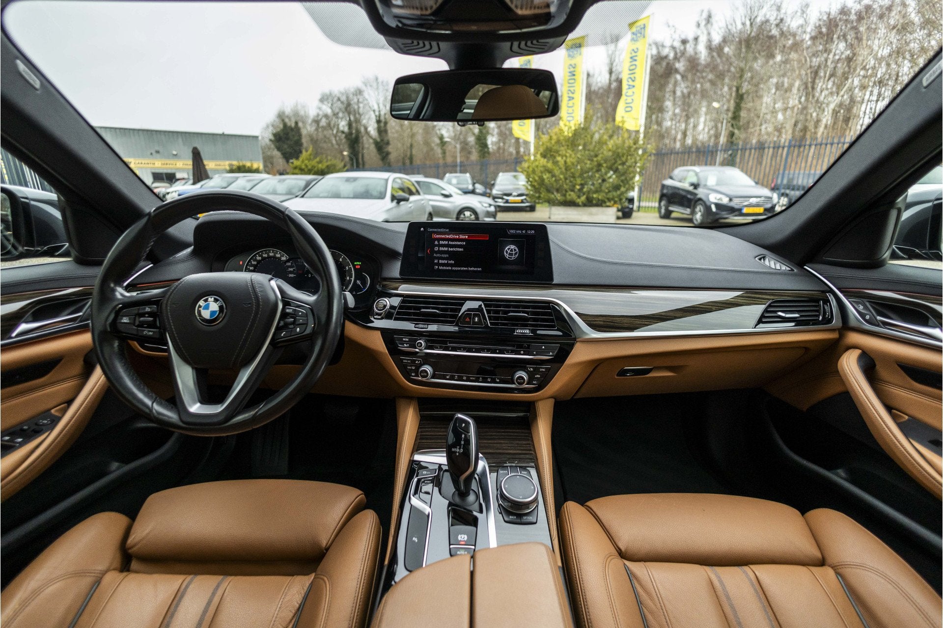 Foto 18 van BMW 5 Serie Touring 520i High Executive luxery