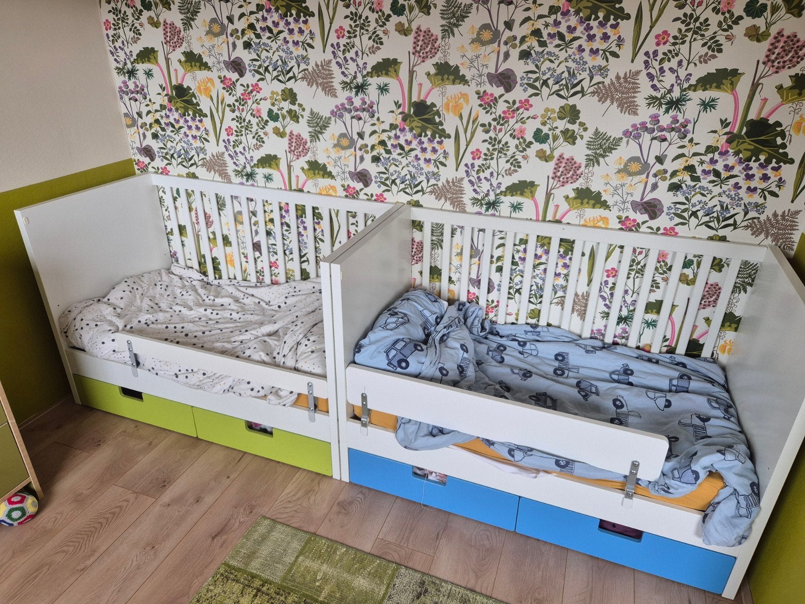 2 baby/peuterbedden, Ophalen, Gebruikt, Box, Bedje of Wieg