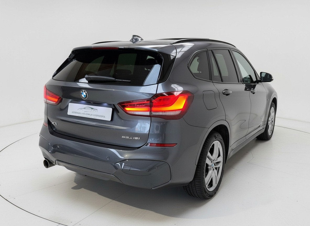 BMW X1 SDrive18i High Exec. M-Sport - Panorama - Trekhaak -, Auto's, 12 maanden, 136 pk, Gebruikt, Zwart