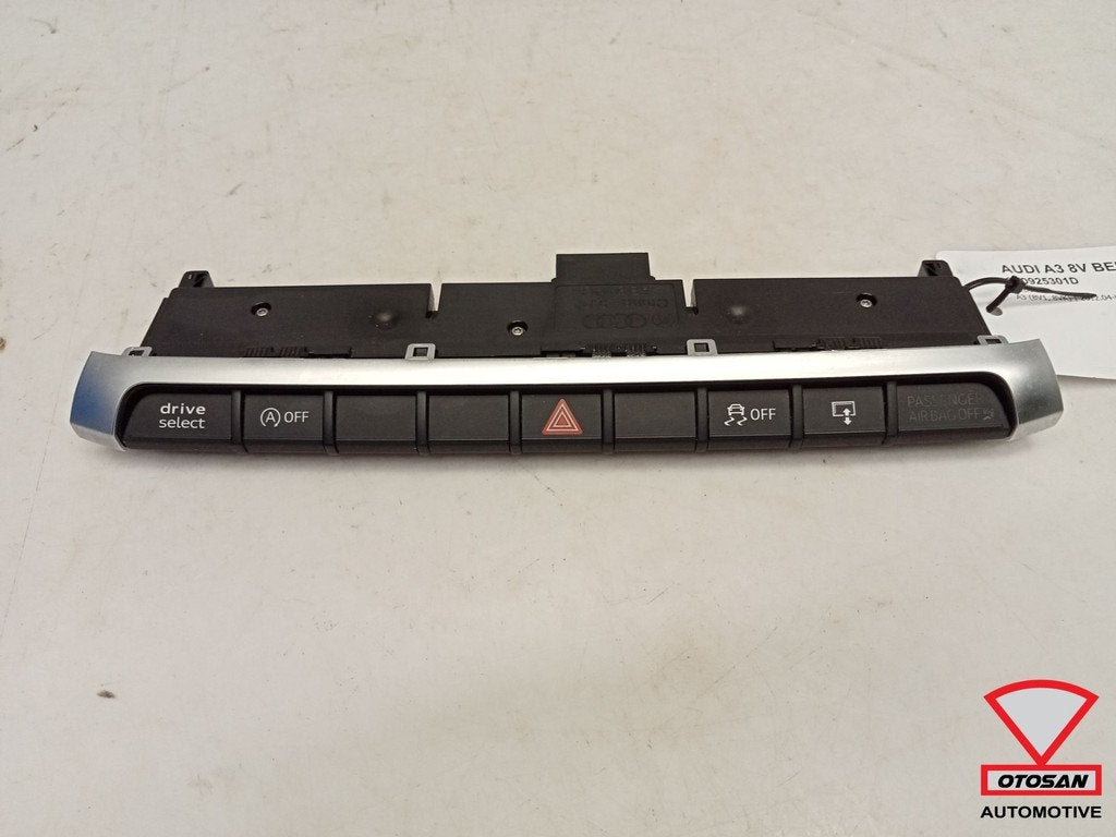 Audi A3 8V Bedieningspaneel 8V0925301D, Auto-onderdelen, Gebruikt, AUDI AG, Auto-Union-Strasse 1
85045  Ingolstadt, DE, Kundenbetreuung@audi.de