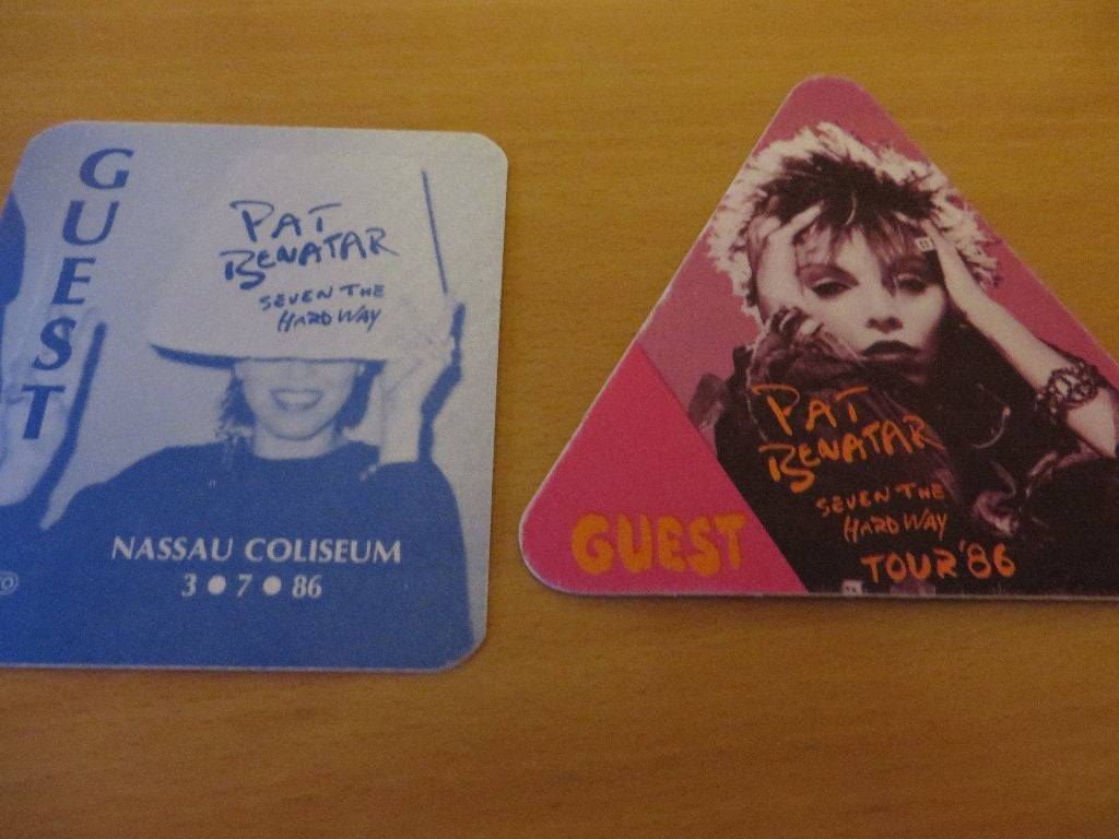 Pat Benatar twee ongebruikte concert passen backstage 1986, Ducoso, Nieuw, Ophalen of Verzenden, Foto of Kaart