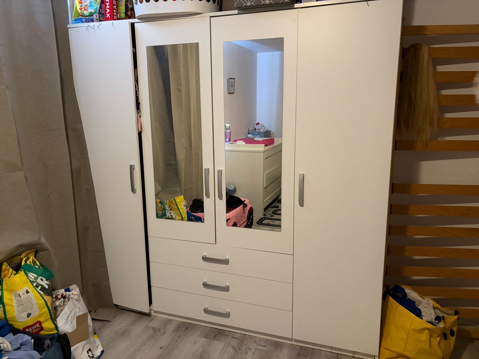 gratis op te halen grote kast nergens kapot, Huis en Inrichting, Kasten | Kledingkasten, Ophalen of Verzenden, Zo goed als nieuw