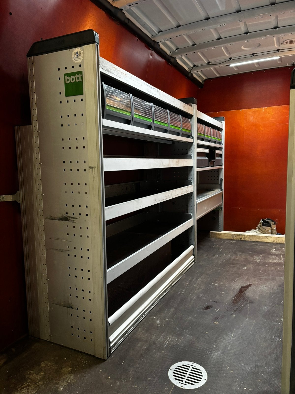 Bott bedrijfswageninrichting, Ophalen