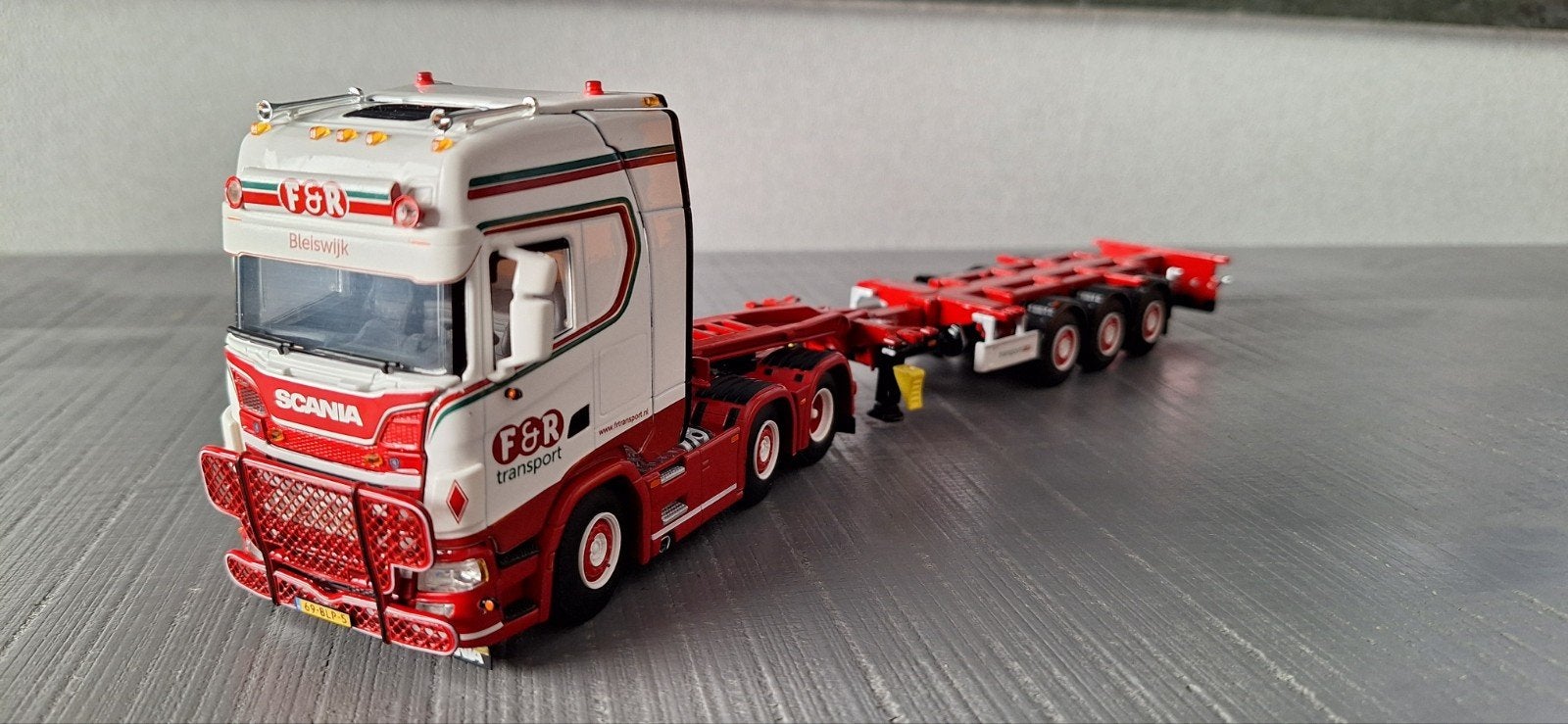 WSI Scania F&R miniatuur compleet met een 40ft  Hapag-loyd, Hobby en Vrije tijd, Modelauto's | 1:50, Ophalen of Verzenden, Zo goed als nieuw