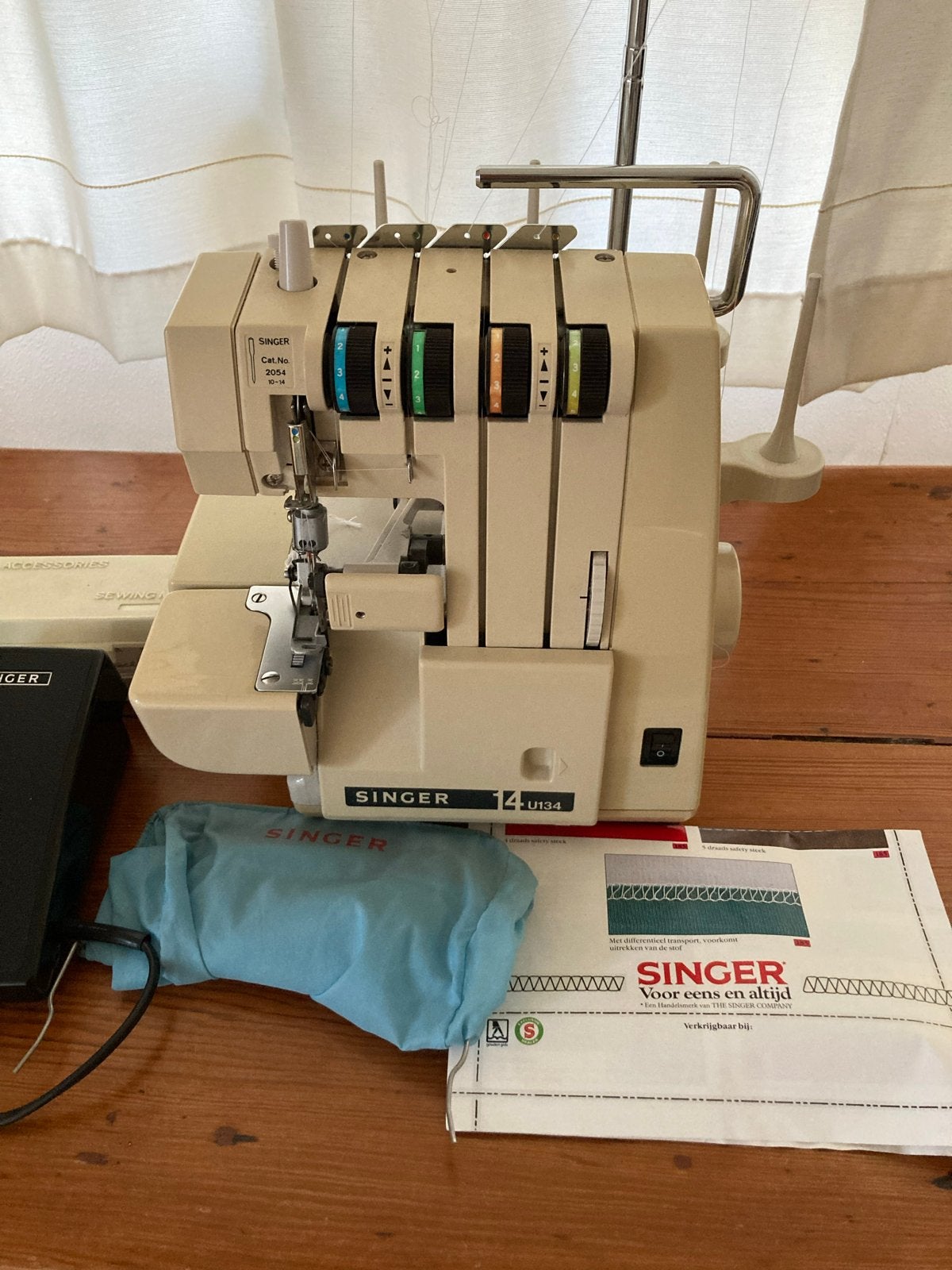 Singer 14U34 Lockmachine, Ophalen of Verzenden, Gebruikt, Lockmachine, Singer