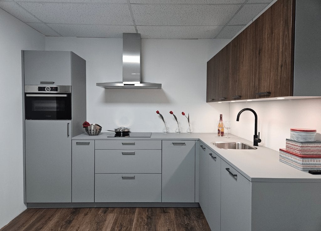 Showroomkeuken parelgrijs compleet met Bosch apparatuur, Huis en Inrichting, 200 cm of meer, Nieuw, 200 cm of meer, Werkstraße 3 32289 Rödinghausen Duitsland