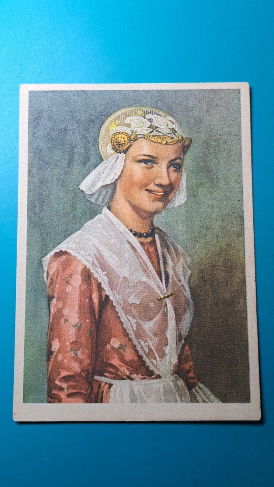 Friesland klederdracht sieraden muts, Ophalen of Verzenden, 1920 tot 1940, Ongelopen, Friesland